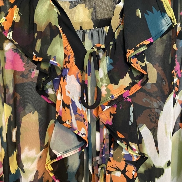 FINAL SALE! Cabi Cascading Ruffle Tie Tunic Blouse - Picture 3 of 4